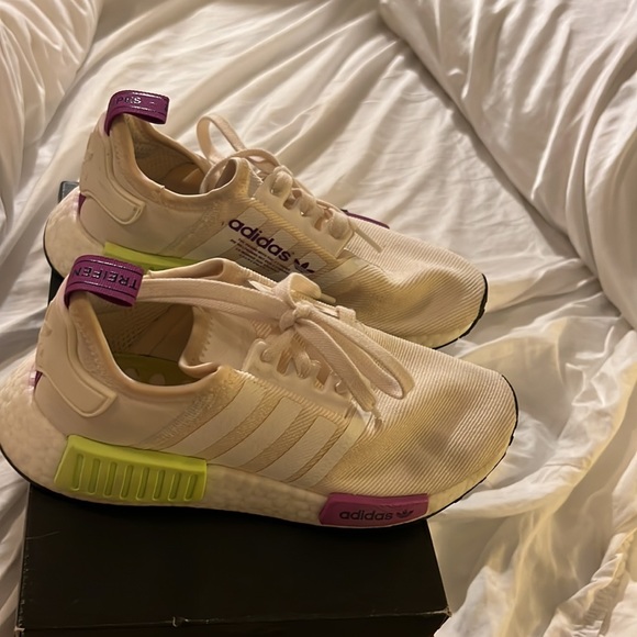 Adidas NMD_R1 size US 5 - Picture 2 of 5